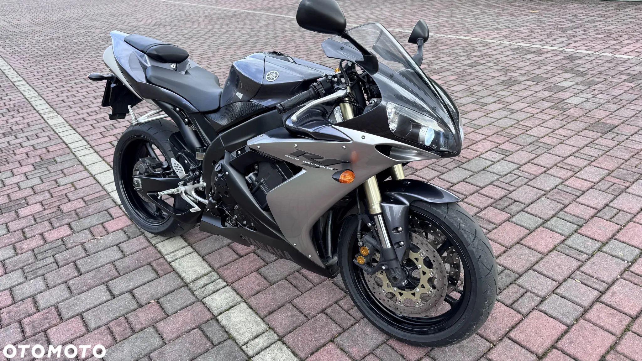 Yamaha R1 - 1