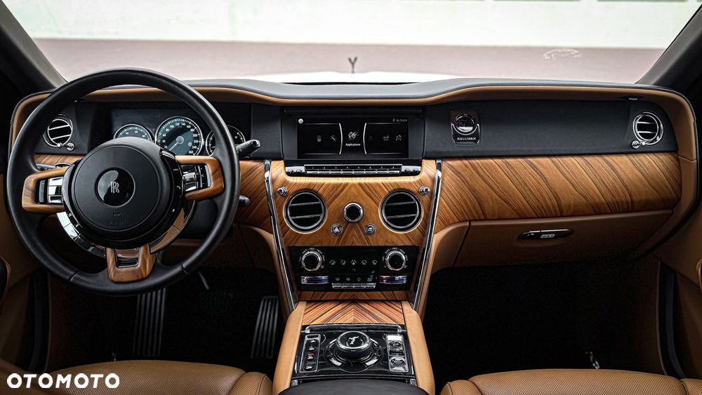 Rolls-Royce Cullinan - 25
