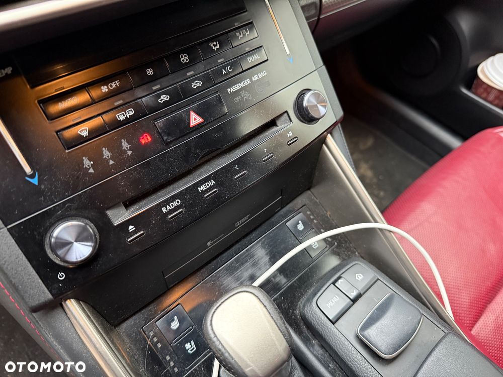 Lexus IS 300h F Sport - 29