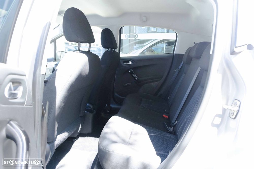 Peugeot 208 1.4 HDi Active — fotografia 15
