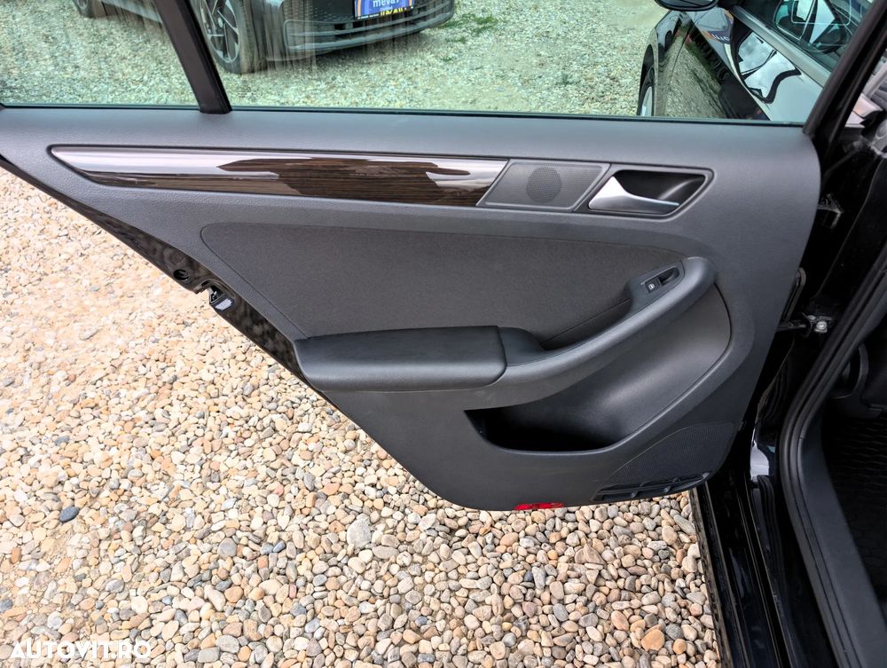 Volkswagen Jetta 2.0 TDI DSG Comfortline - 13