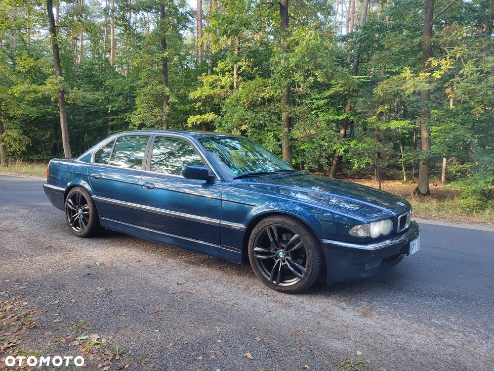 BMW Seria 7 735i - 13