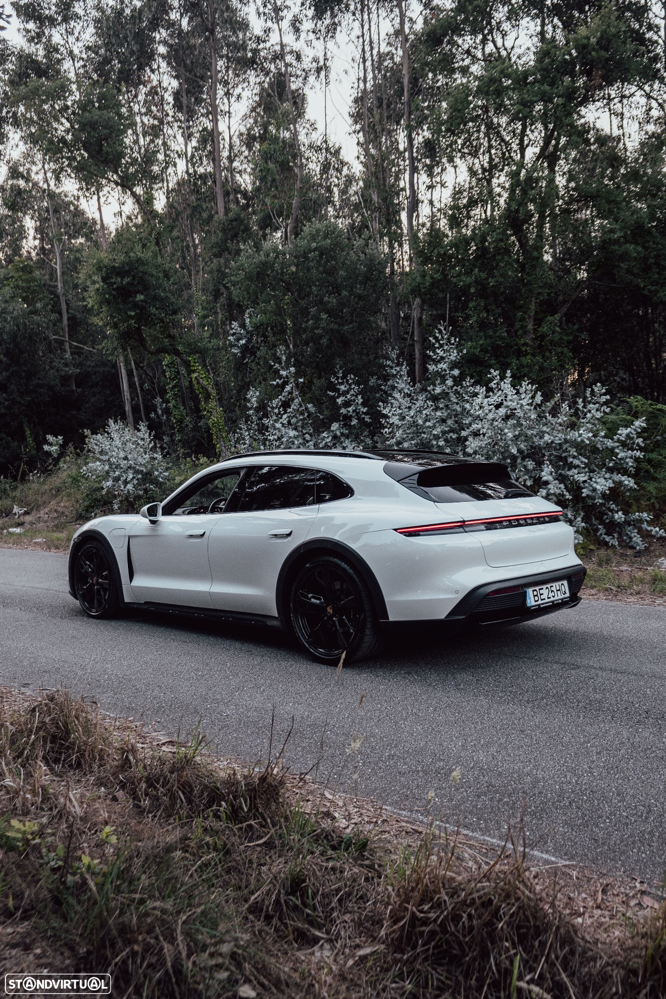 Porsche Taycan Cross Turismo 4 - 2