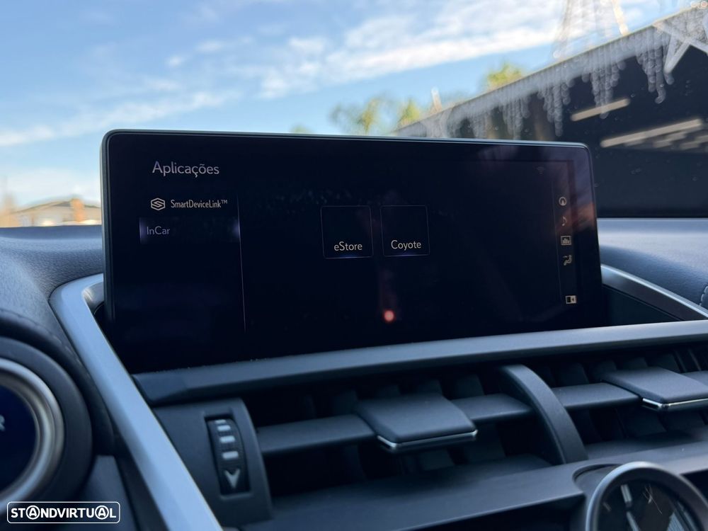 Lexus NX 300h Executive+ - 44