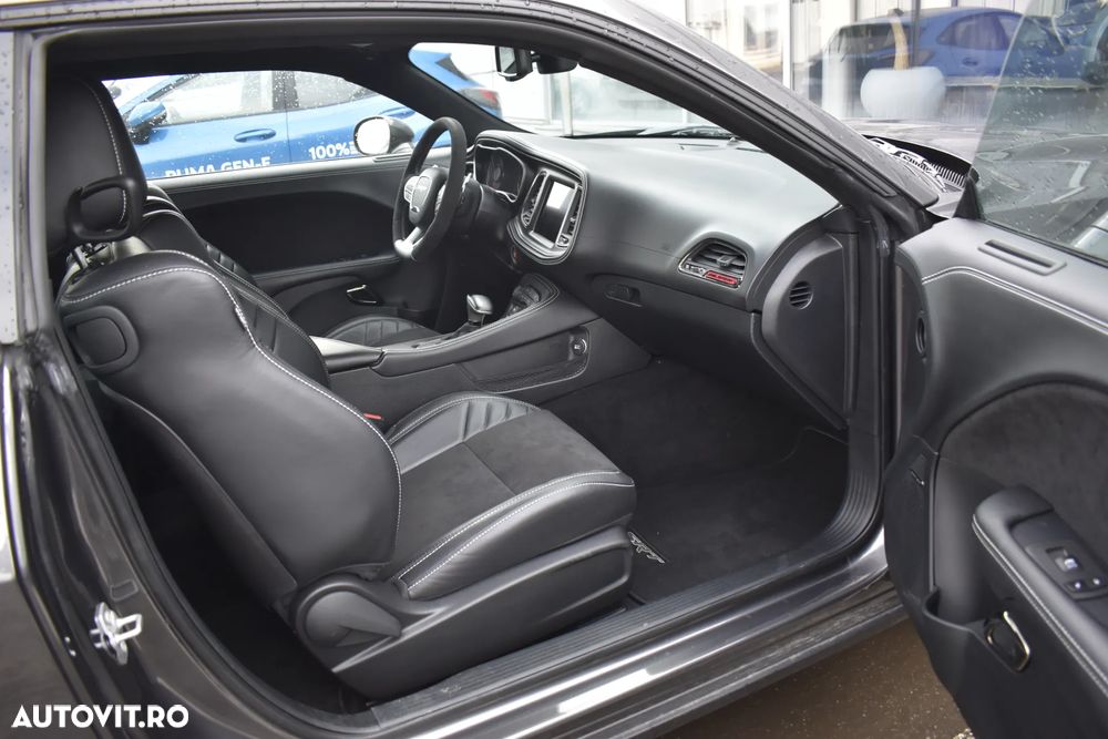 Dodge Challenger - 31