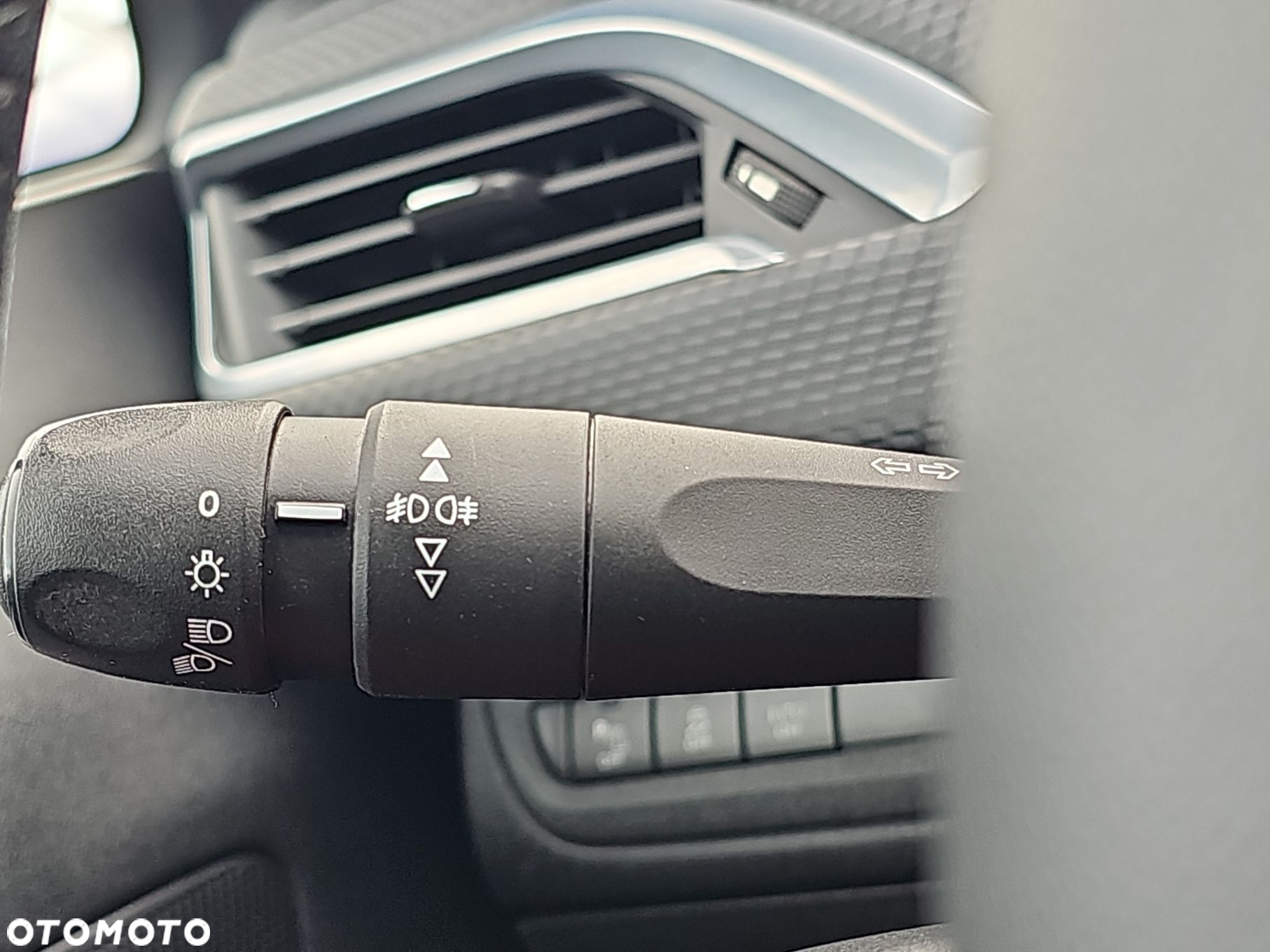 Peugeot 2008 1.2 Pure Tech Style S&S - 18