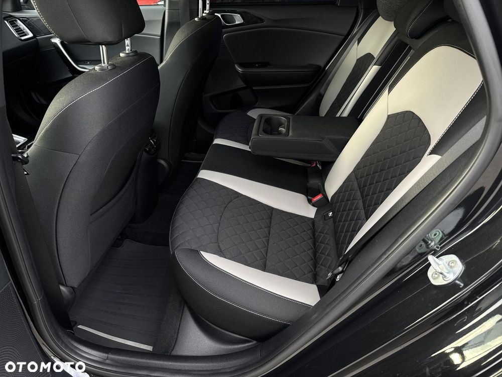 Kia Ceed 1.4 T-GDI L Business Line DCT - 32