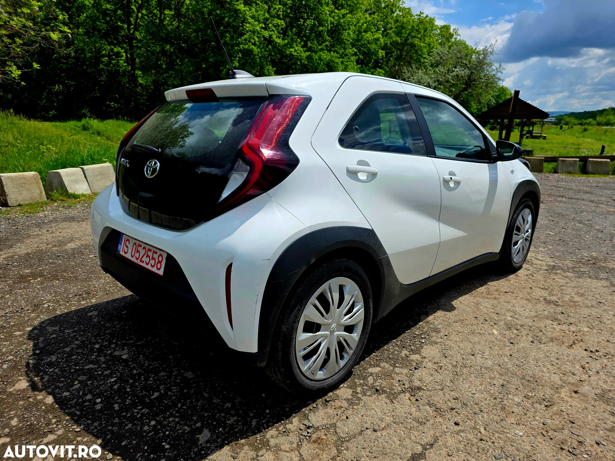 Toyota Aygo X S-CVT Black&White - 4
