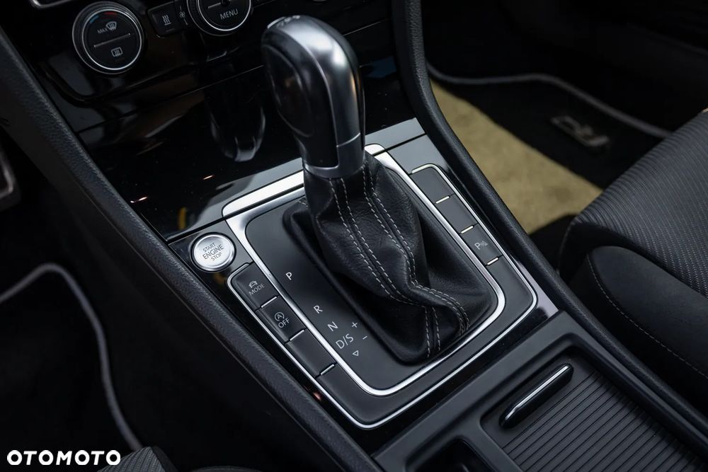 Volkswagen Golf - 26