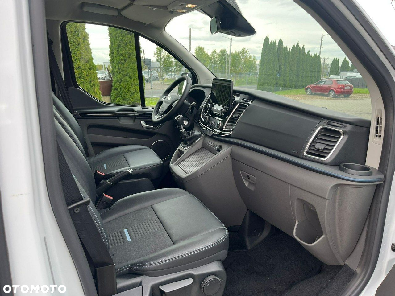 Ford Tourneo Custom - 11