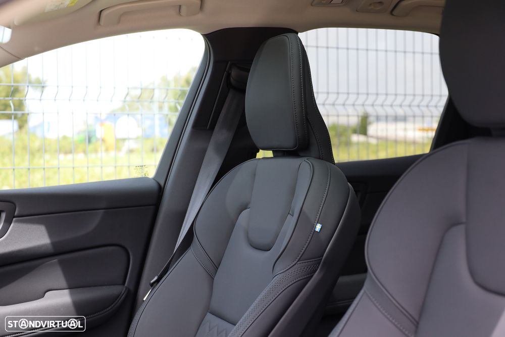 Volvo XC 60 2.0 T6 PHEV Plus Dark AWD - 9