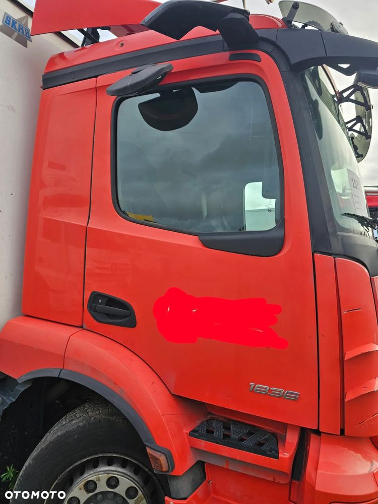 Kabina actros mp5 24r dzienna budowlana na tabletach - 2