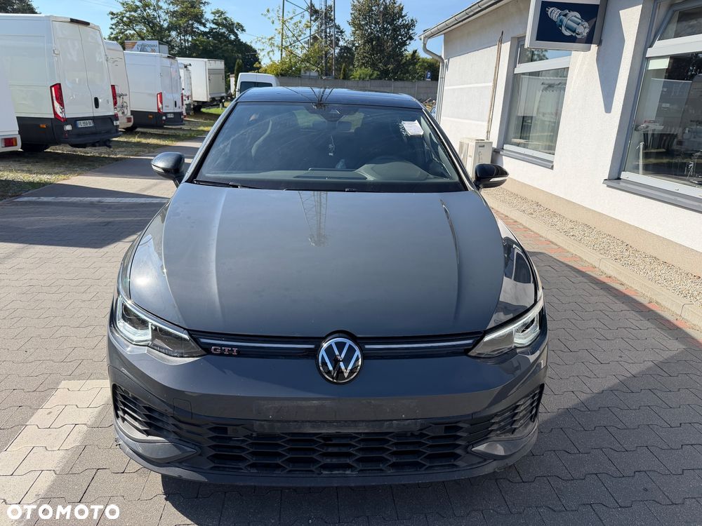 Volkswagen Golf - 2