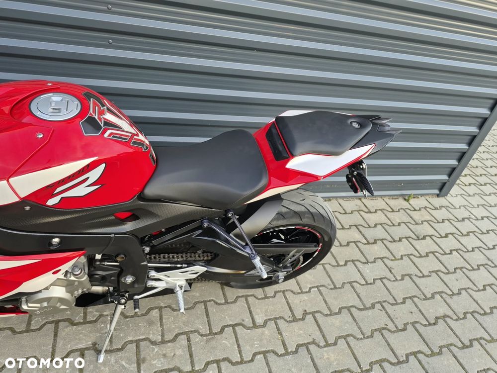BMW S - 19