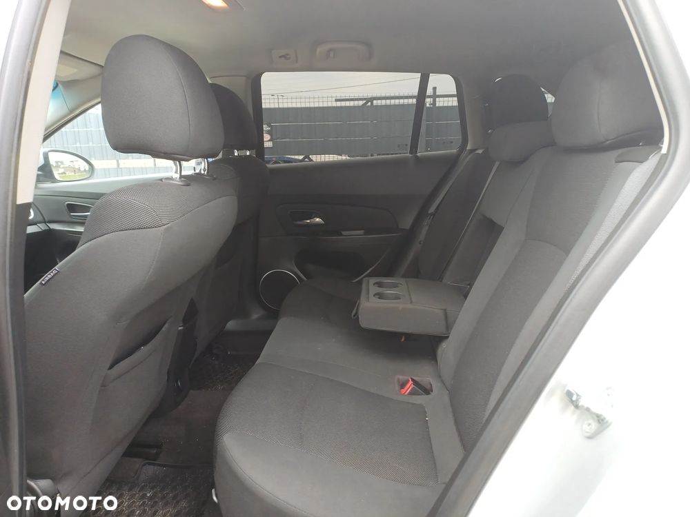 Chevrolet Cruze 1.6 LS+ - 10