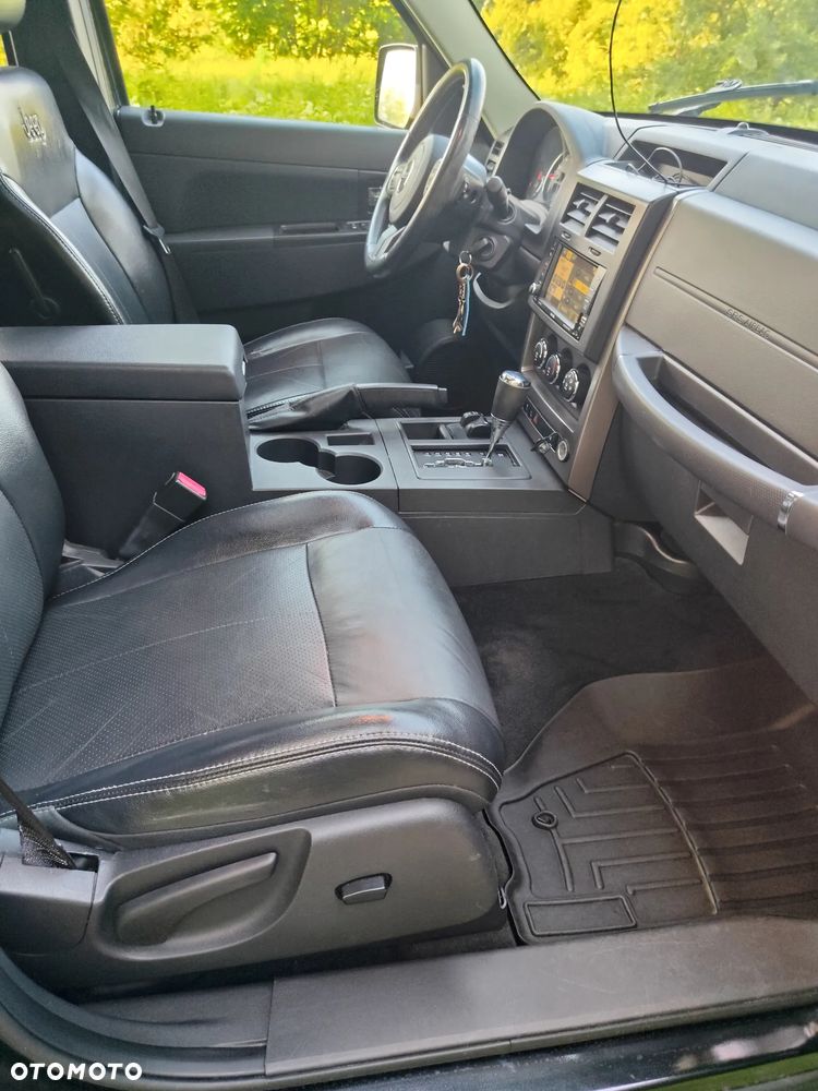 Jeep Liberty - 11