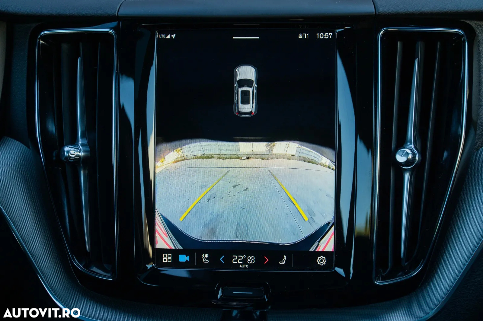 Volvo XC 60 B5 B AWD Plus Black Edition - 32