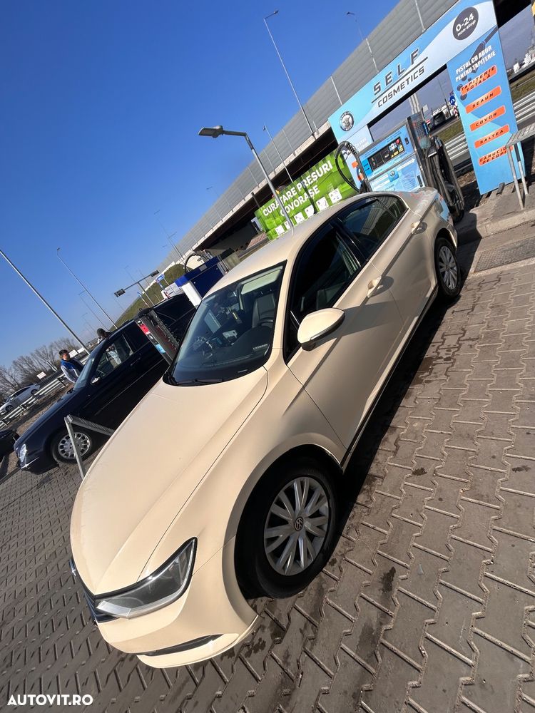 Volkswagen Passat 2.0 TDI SCR BlueMotion Comfortline - 2
