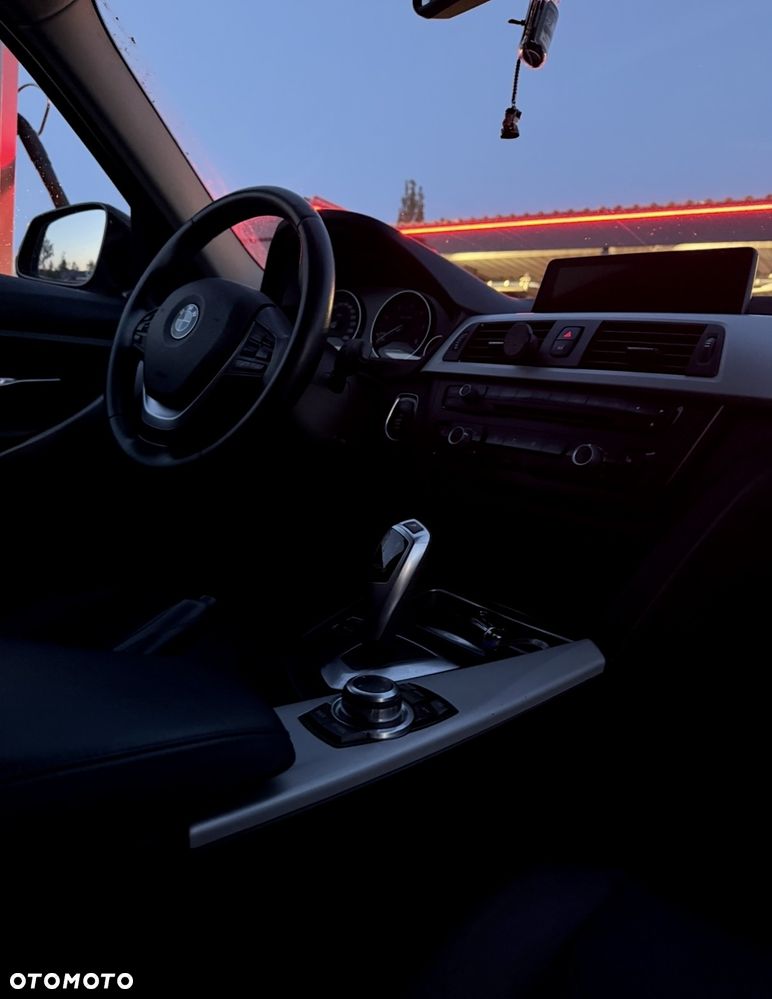 BMW Seria 3 320d Efficient Dynamic Edition - 14