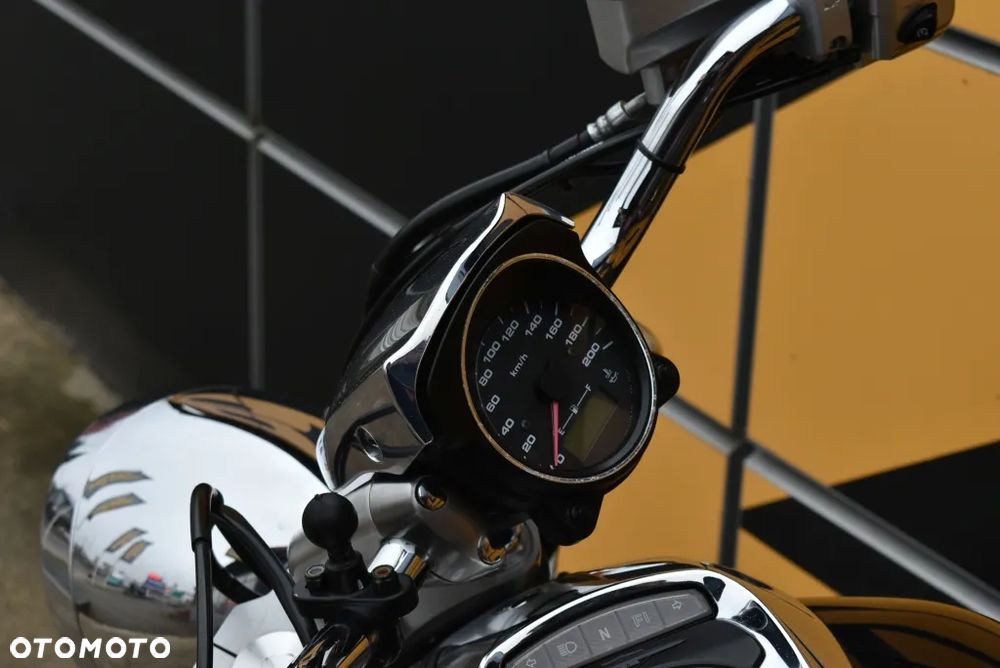 Suzuki Intruder - 23