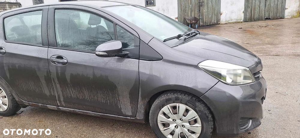 Toyota YARIS III lampa prawy przód - 3