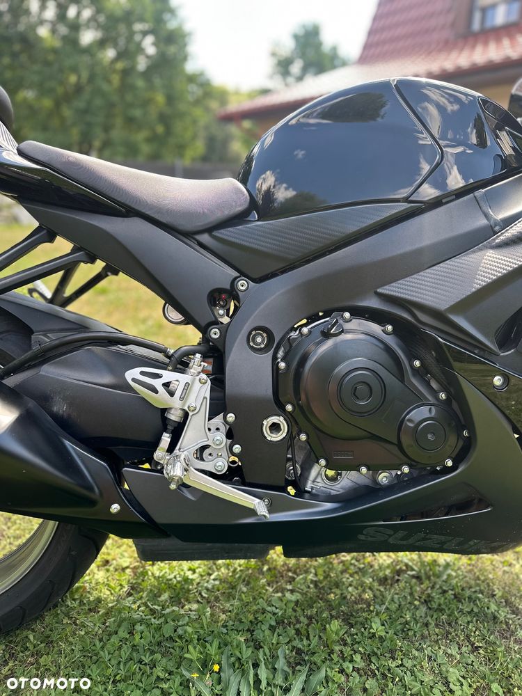 Suzuki GSR - 9