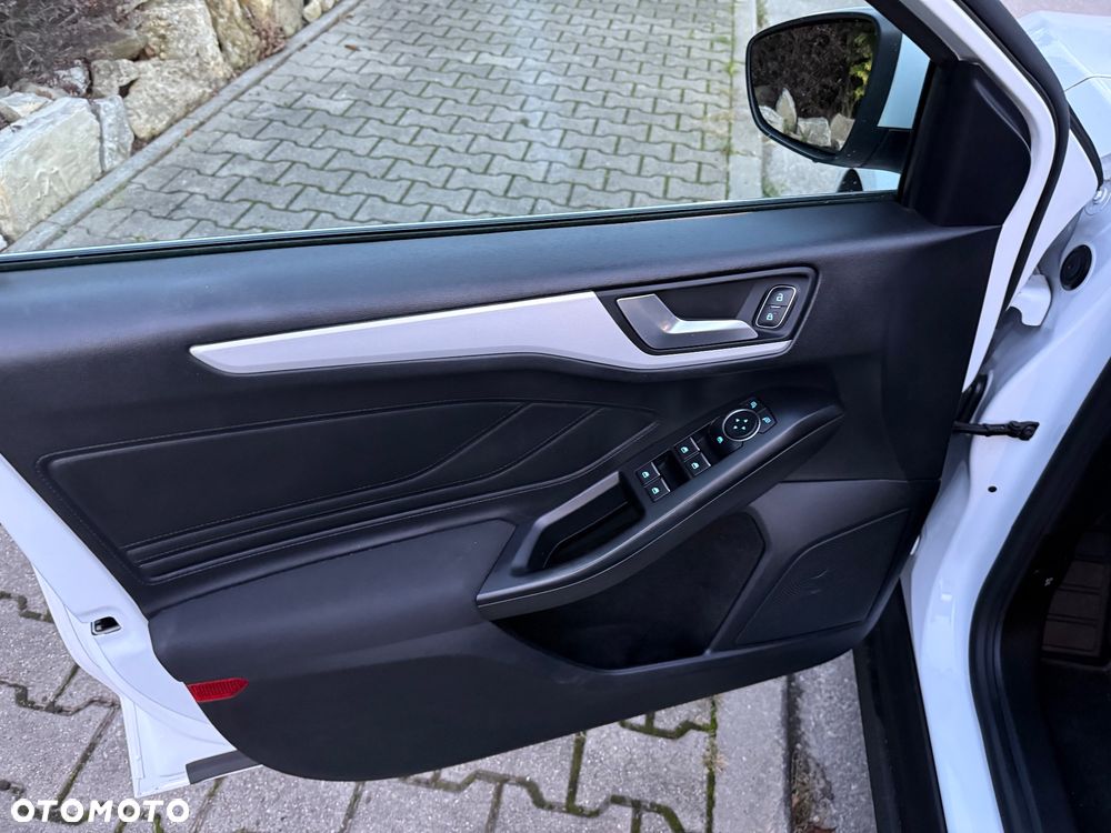 Ford Focus 1.5 EcoBlue Start-Stopp-System COOL&CONNECT DESIGN - 16