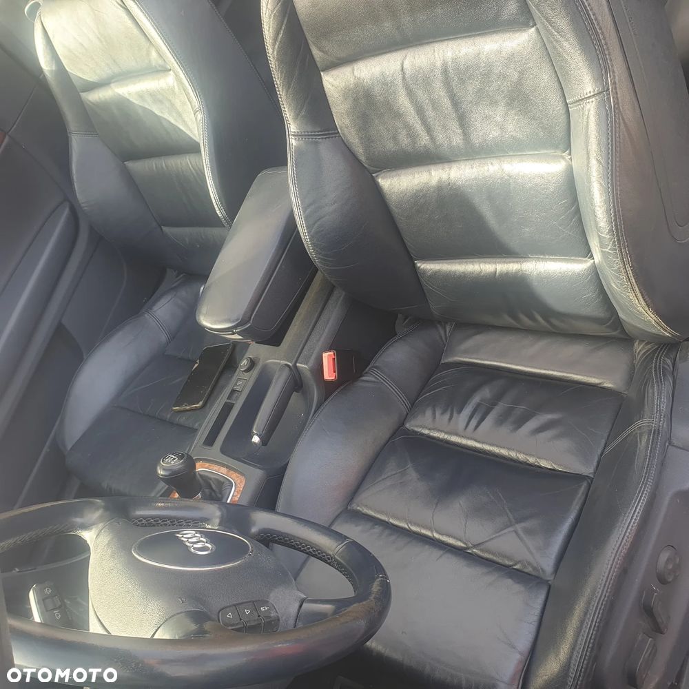 Audi A4 Cabrio 2.5 TDI - 11