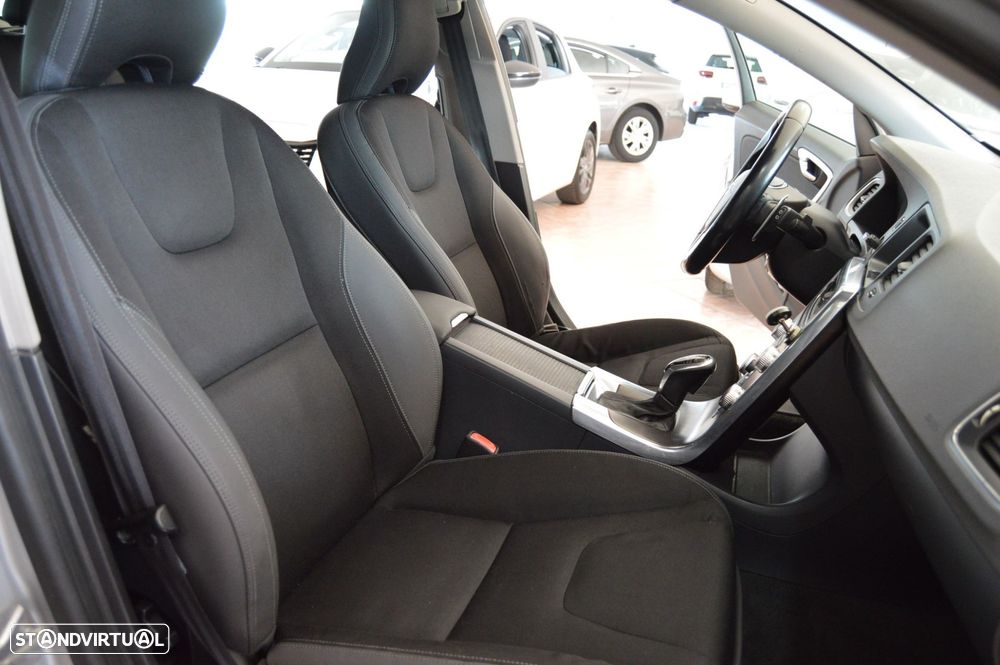 Volvo V60 1.6 D2 Drive Momentum Powershift Start/Stop - 15