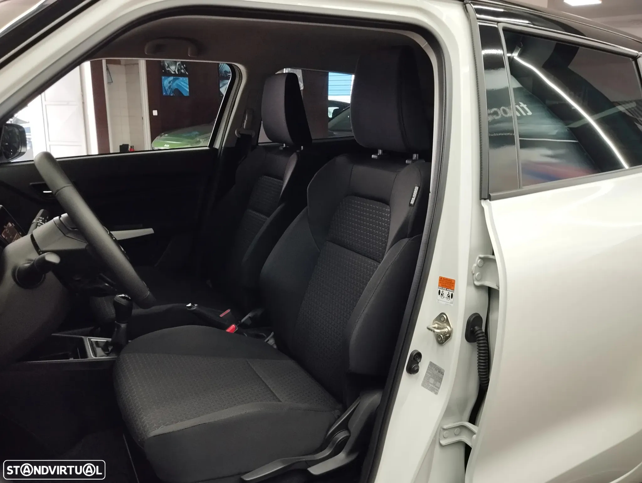 Suzuki Swift 1.2 Mild Hybrid GLX - 17