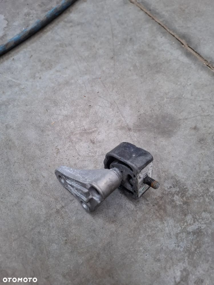 BMW X4 G02 2.0D UCHWYT WYDECHU LAPA PODUSZKA - 2