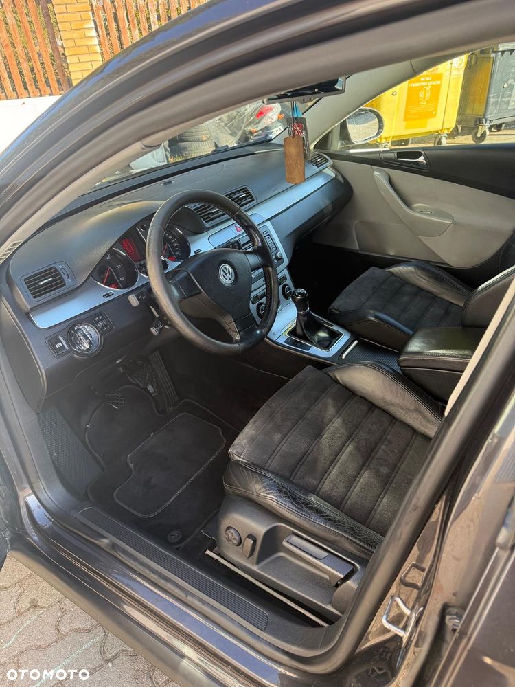 Volkswagen Passat 2.0 TDI Highline - 13