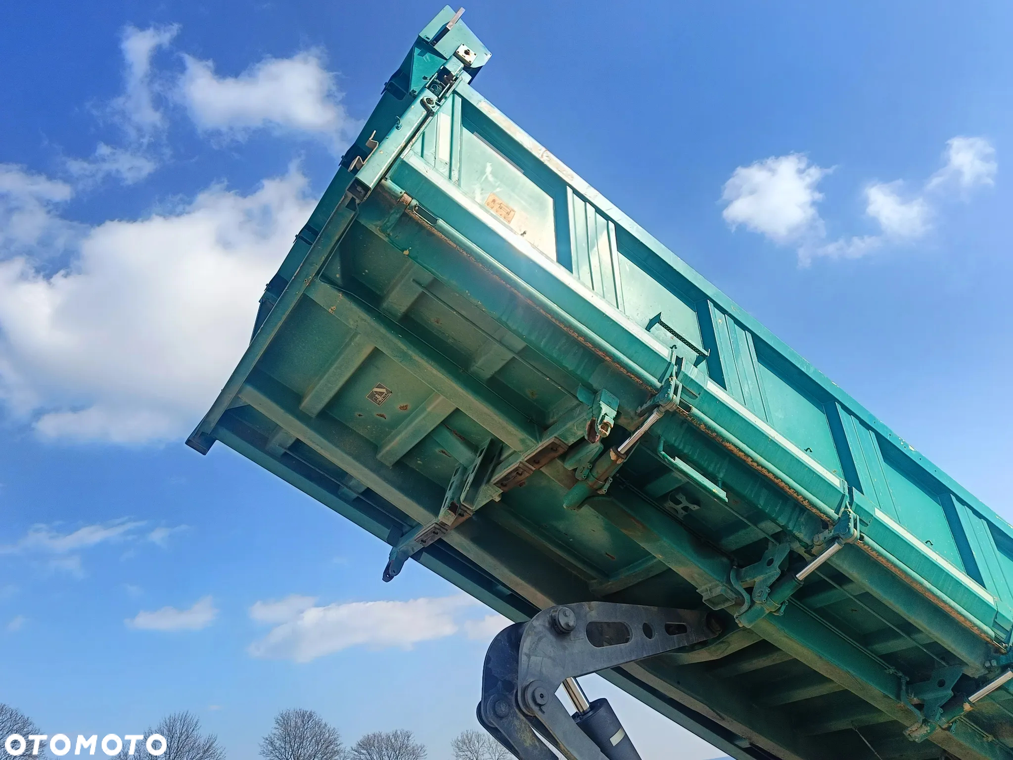 Mercedes-Benz Arocs 3243 - 24
