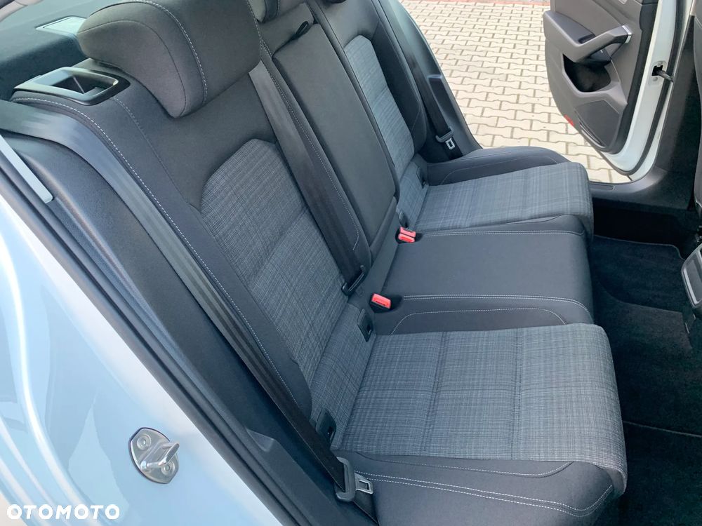 Volkswagen Passat 2.0 TDI EVO Business DSG - 17