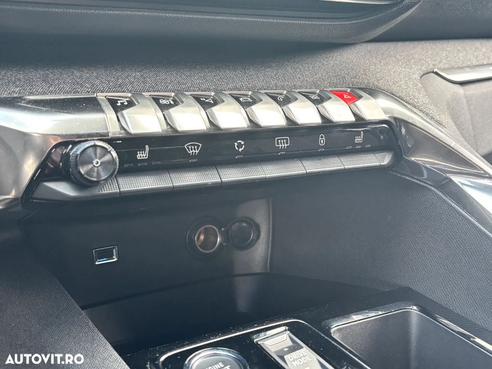 Peugeot 3008 1.2 PureTech 130 EAT8 Allure Pack - 27
