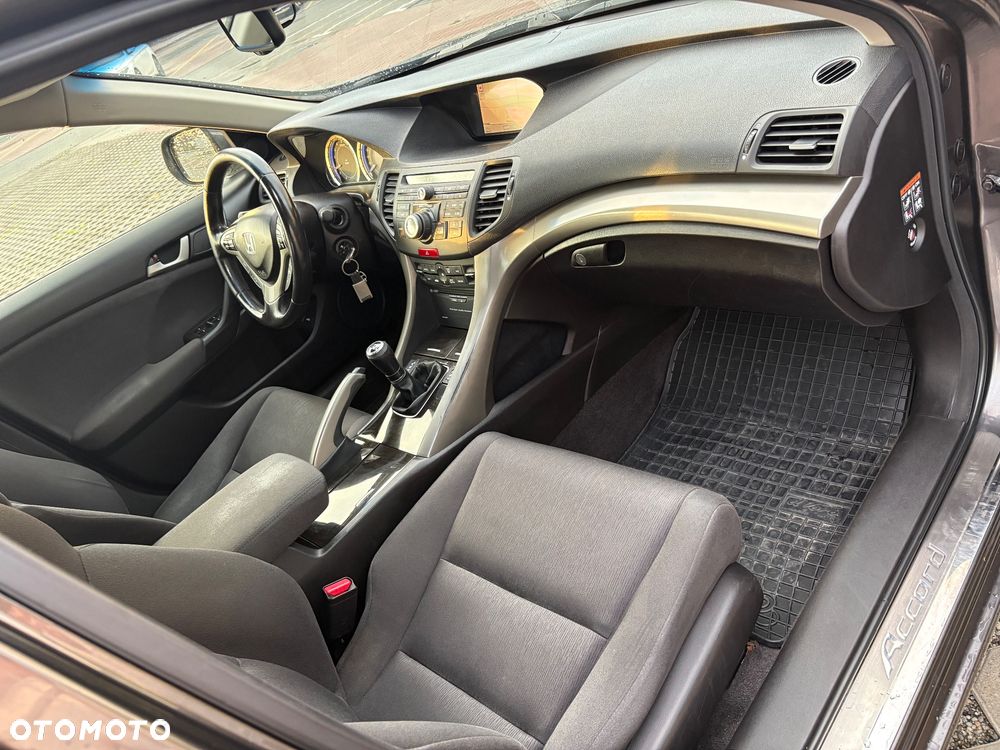 Honda Accord 2.0 Executive Nav - 31