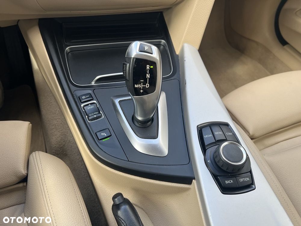 BMW 3GT 318d Luxury Line - 11