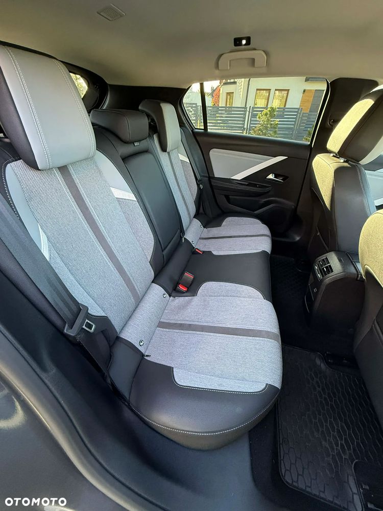 Opel Astra 1.2 T Elegance S&S - 7