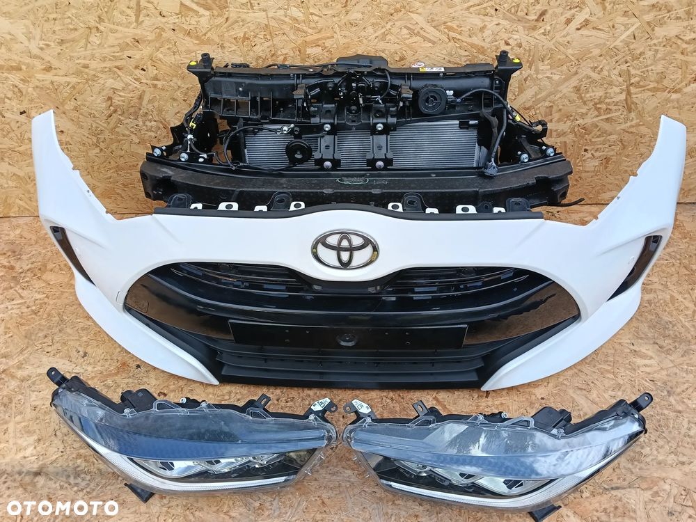 zderzak pas przedni belka błotnik chłodnice lampy Toyota Yaris IV 1.5 Hybrid - 4