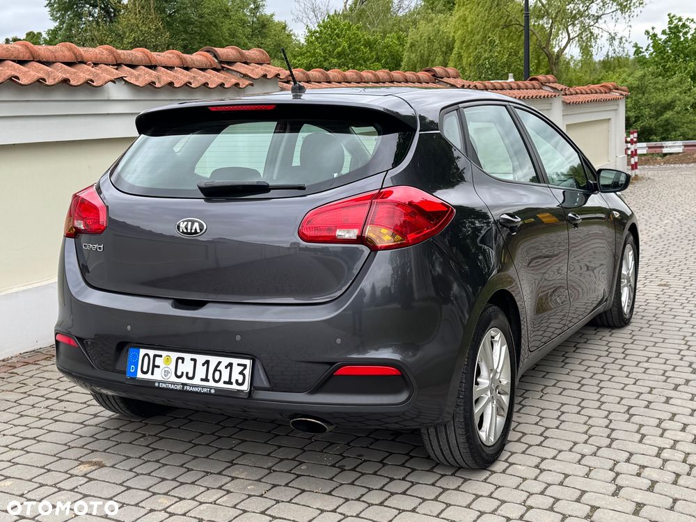 Kia Ceed - 33