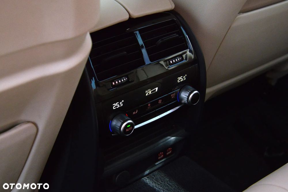 BMW Seria 5 520d xDrive Sport - 17