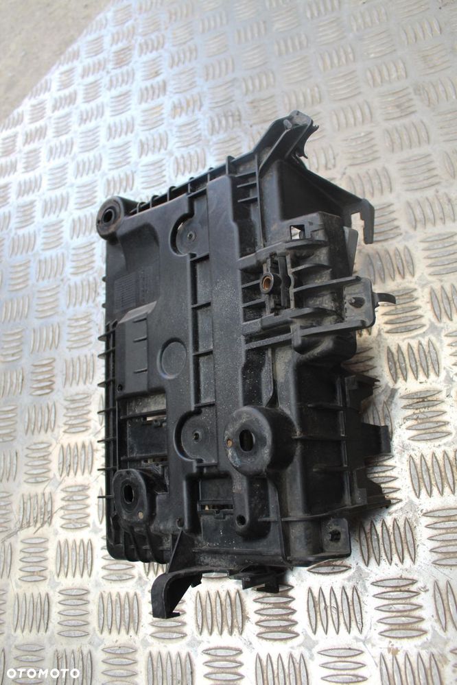 PODSTAWA AKUMULATORA OPEL CORSA D 1.3 CDTI 13296473 - 2