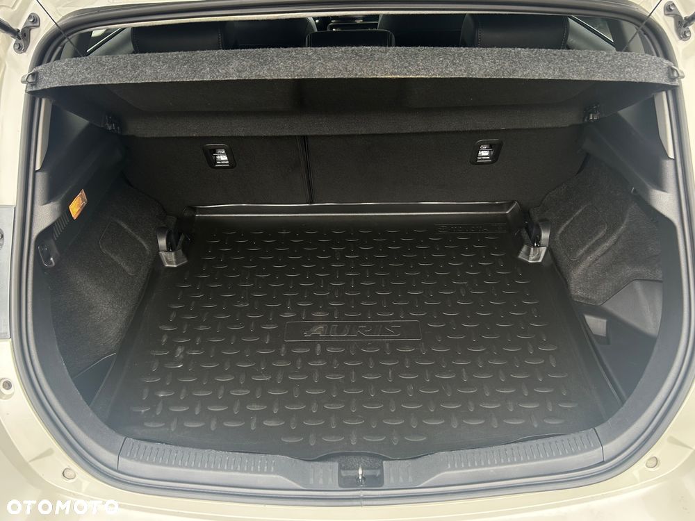 Toyota Auris Hybrid 135 Prestige - 24