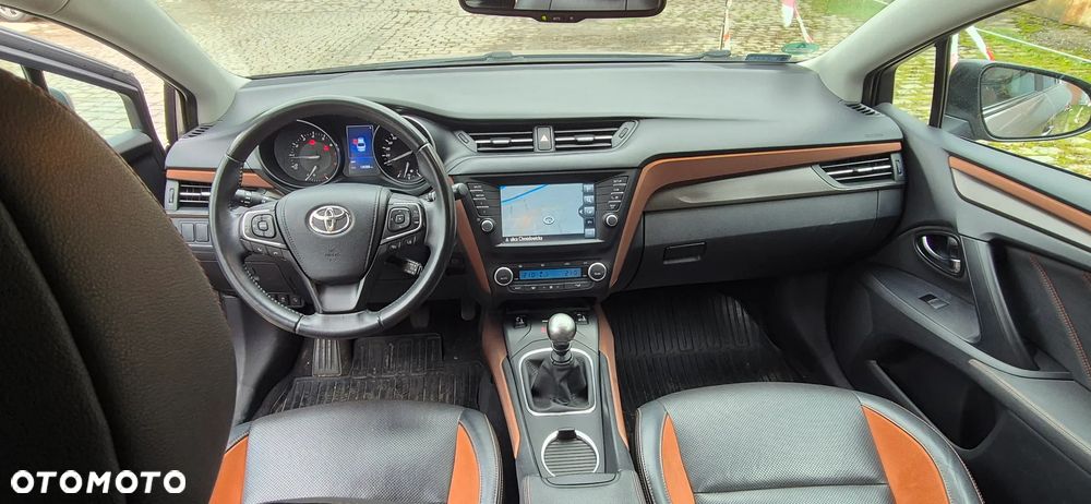 Toyota Avensis 1.8 Premium - 9