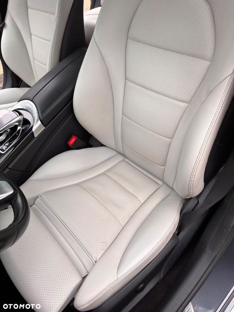 Mercedes-Benz Klasa C 300 7G-TRONIC AMG Line - 24