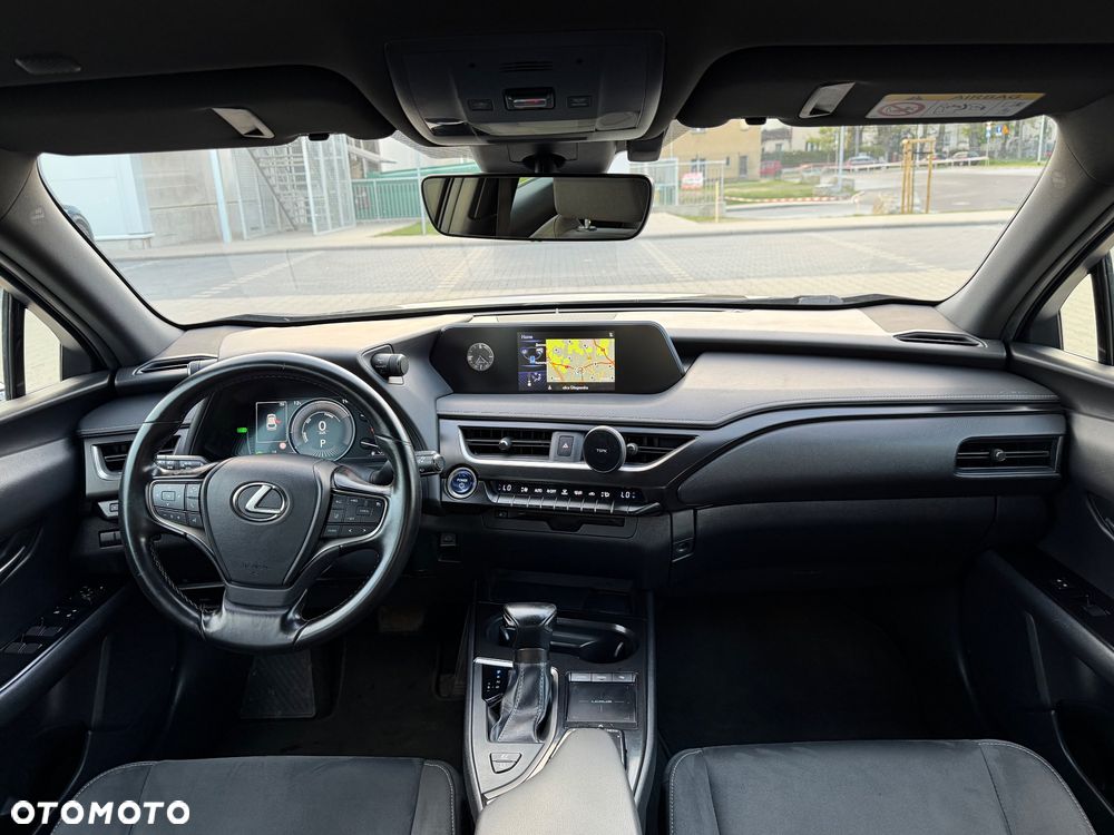 Lexus UX 250h Business Edition - 30