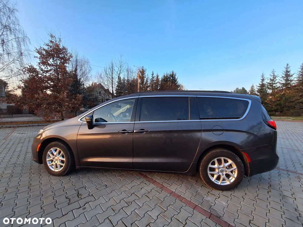 Chrysler Pacifica - 11