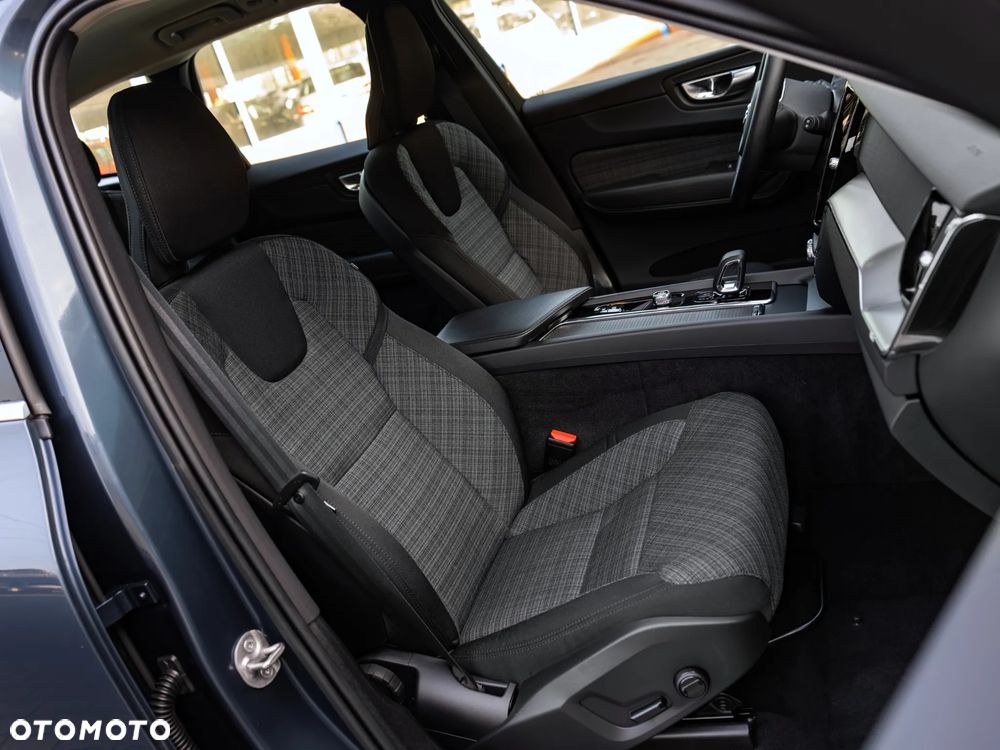 Volvo XC 60 B4 D AWD Core - 28