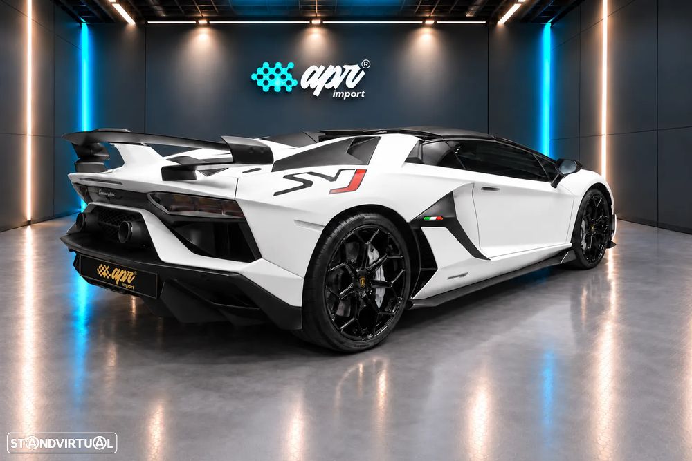 Lamborghini Aventador - 36