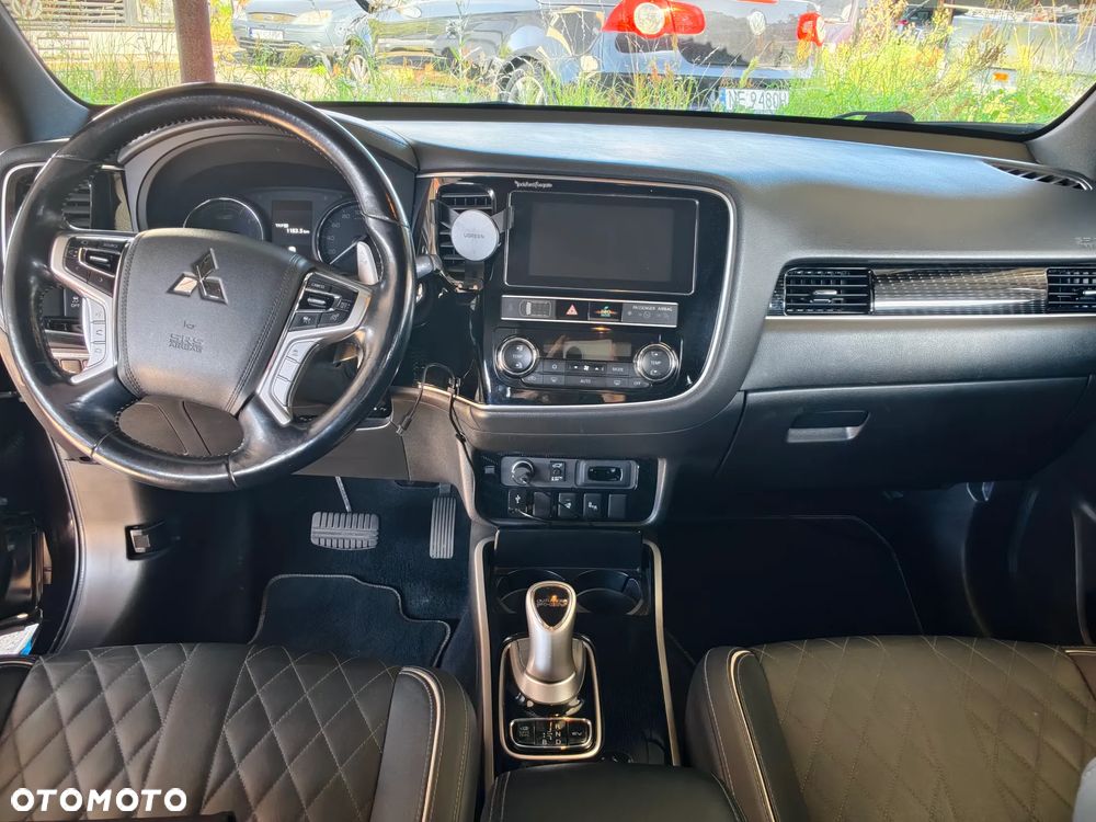 Mitsubishi Outlander - 10